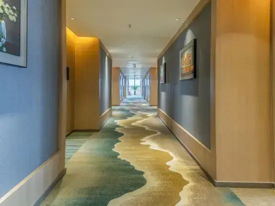 Coconut Rhyme Golden Dragon Hotel (Qionghai Yinhai Road Flagship)