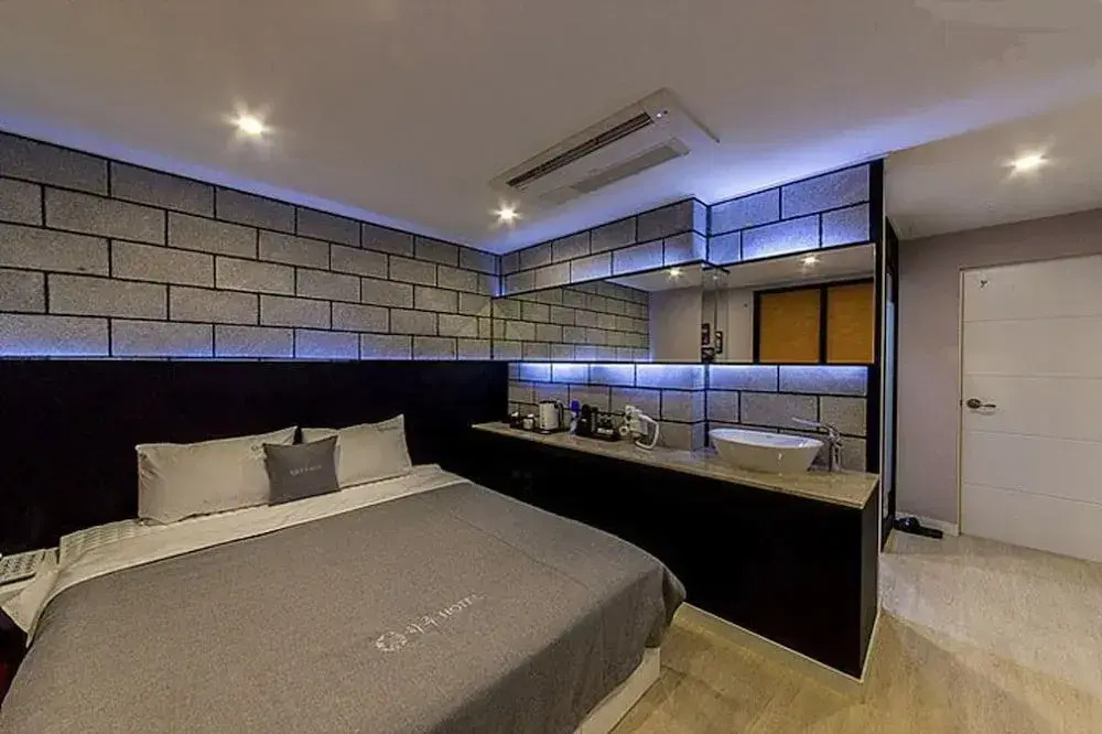Haru Hotel
