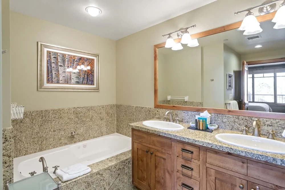 Shooting Star Lodge at Deer Valley Resort - Three Bedroom Residence #101 3 Condo