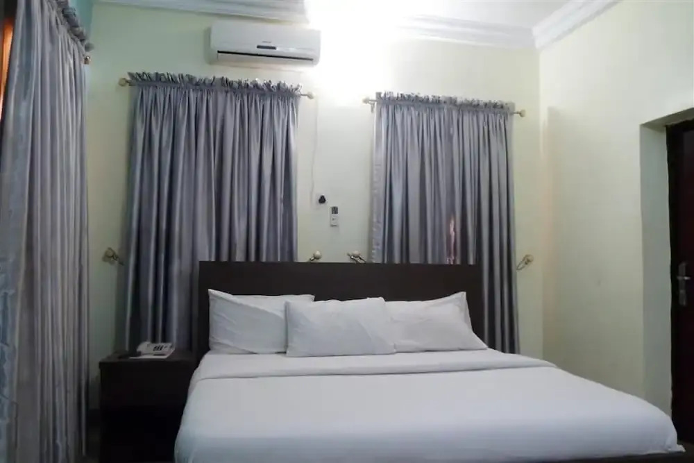 Orange Groove Hotel
