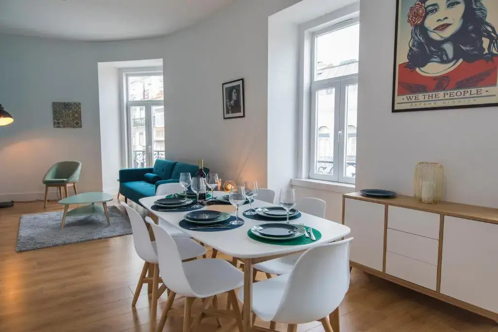 Lovelystay - Bright And Spacious Flat in Graça