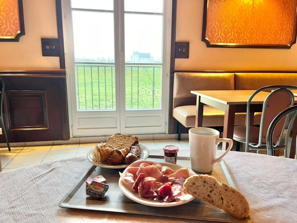 Logis Hôtel Sully le Château
