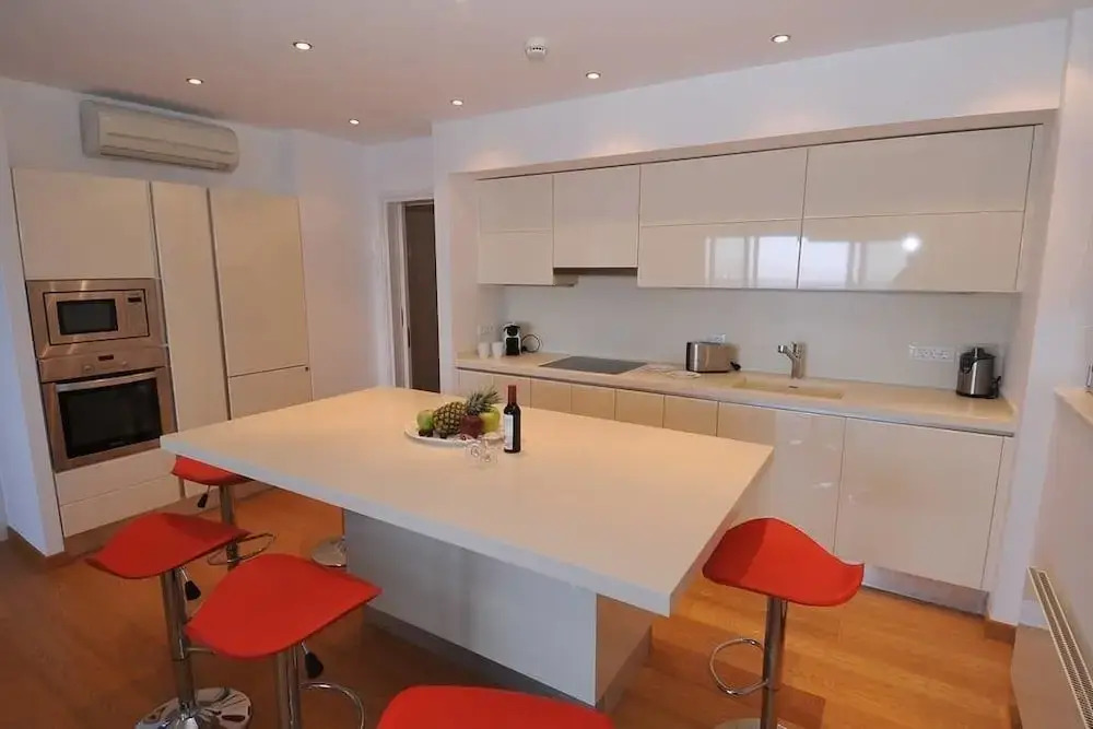 Theseus Beach Apartment