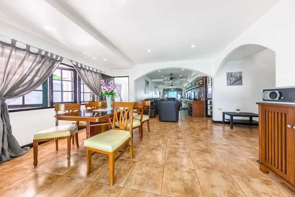 NEBULAND Luxury Pool Villa Pattaya Walking Street