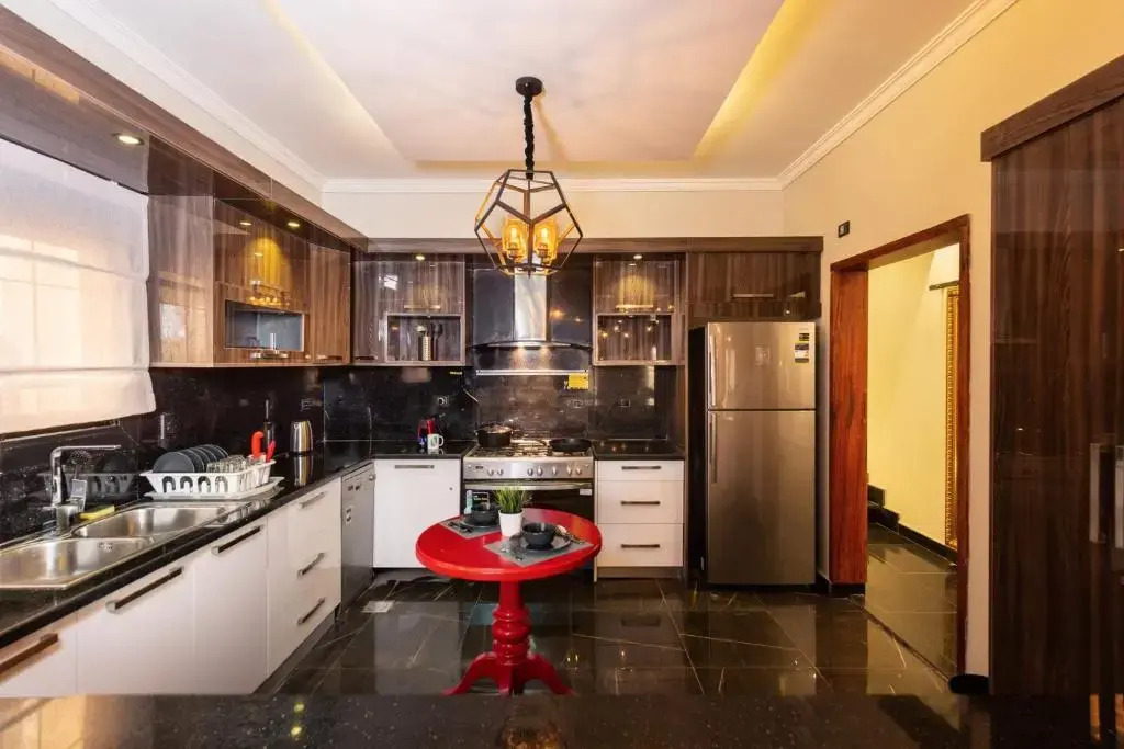 The Bold Parisian House - Steps From The Best Mall in Cairo