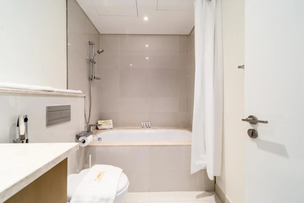 1BR Apt Brand New Spectacular Views Downtown