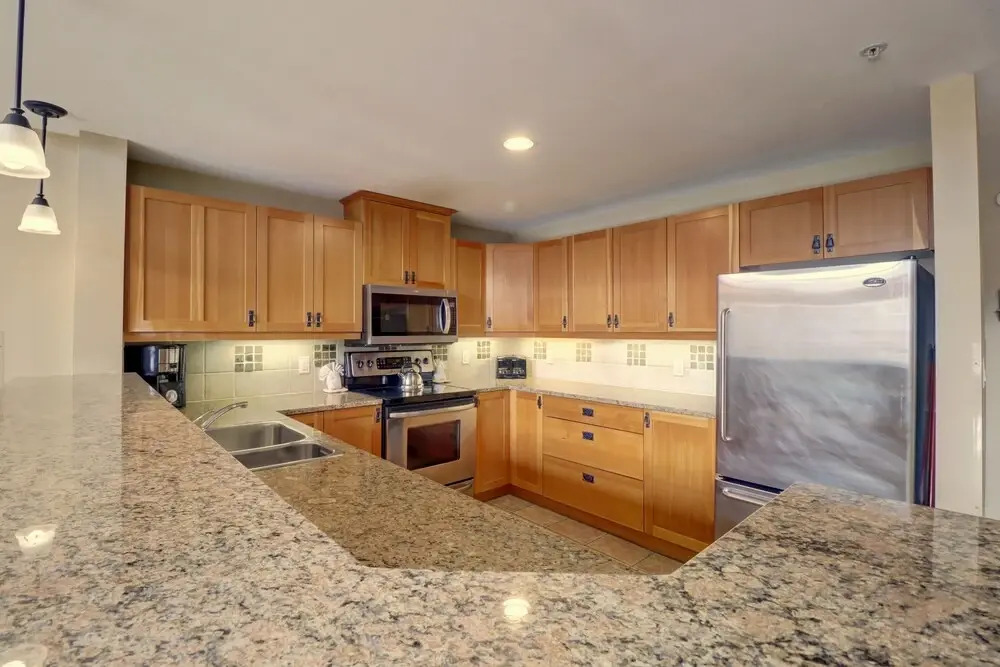 Largest Condo In Passage Point, Vaulted Ceilings, Huge Balcony - PP514 by Redawning