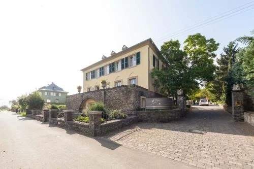 Wein- und Landhaus S A Prüm
