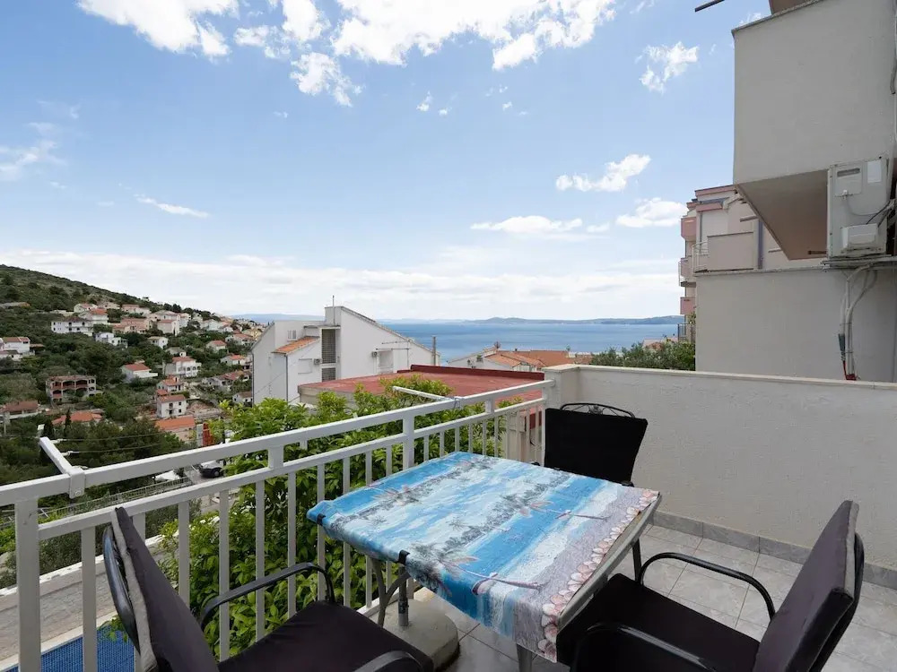Simplistic Apartment in Okrug Gornji near Sea