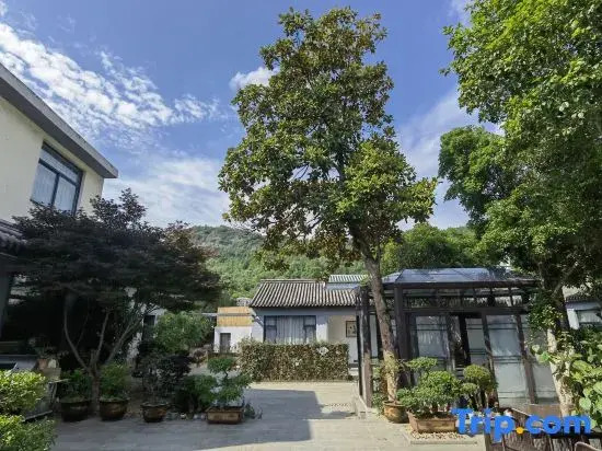 Xinchang Hidden Peak Foot Inn (19th Peak Scenic Area Classic of Mountains and Seas Heroic Road)