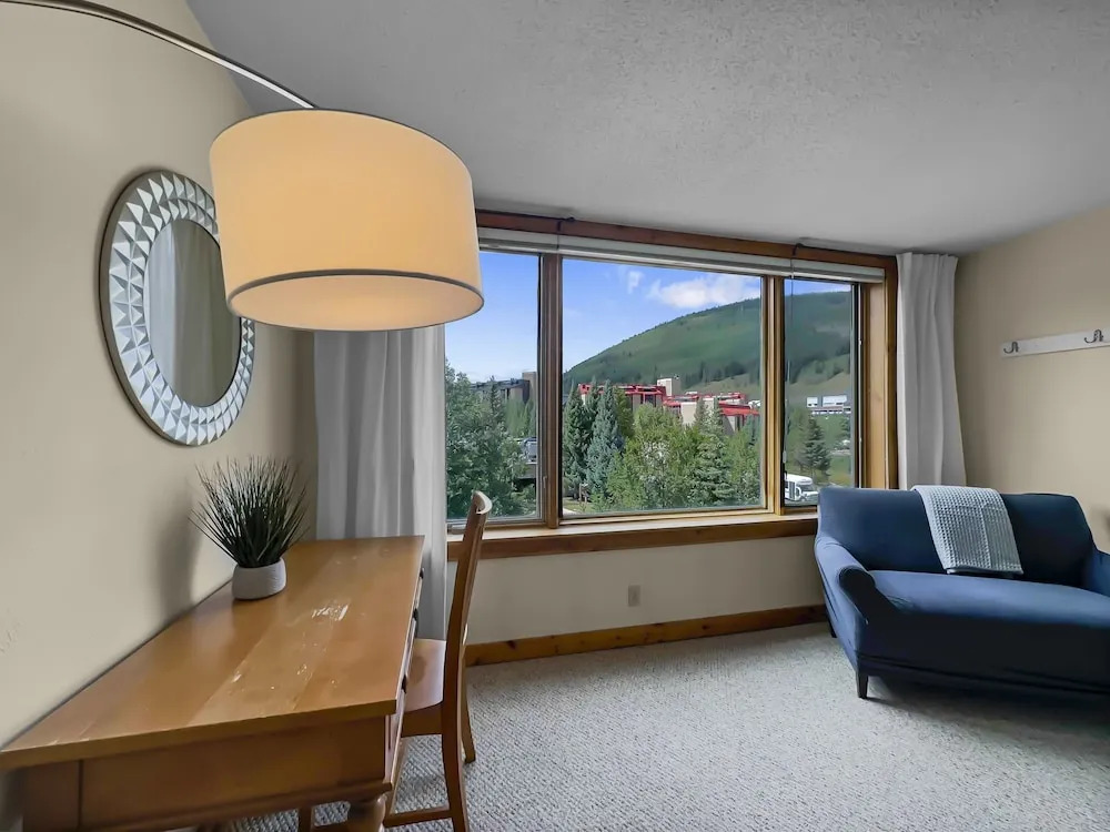 Timeless Classic Ski Condo - SH404 by RedAwning