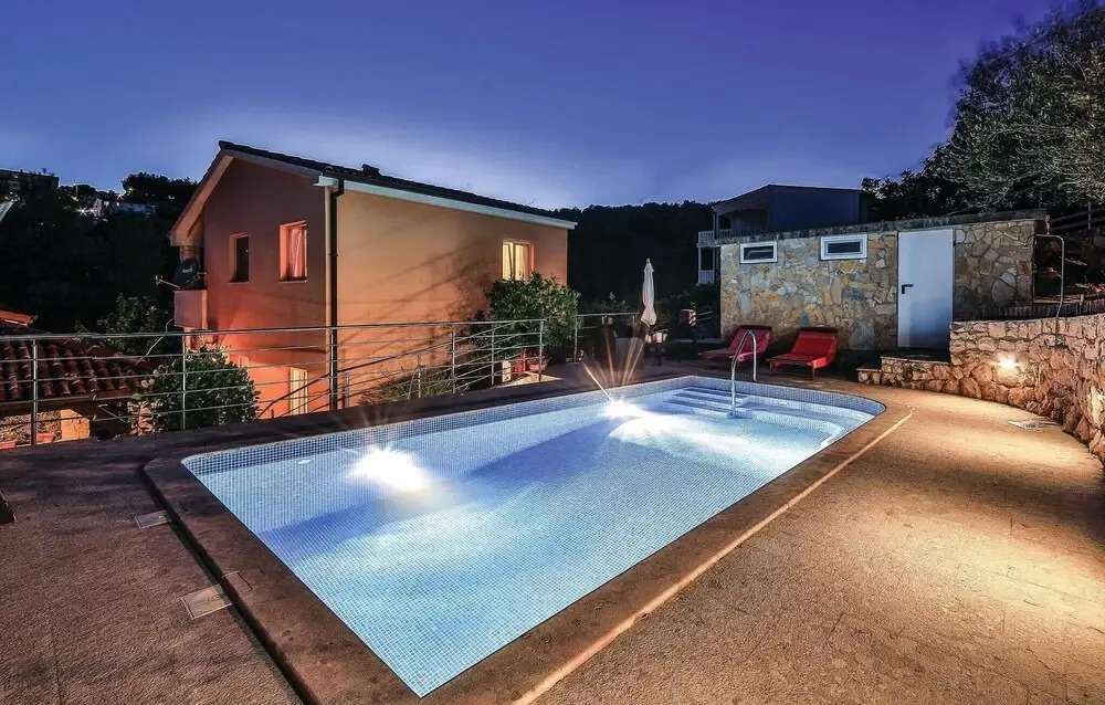 Amazing Home in Okrug Gornji With Wifi and 4 Bedrooms