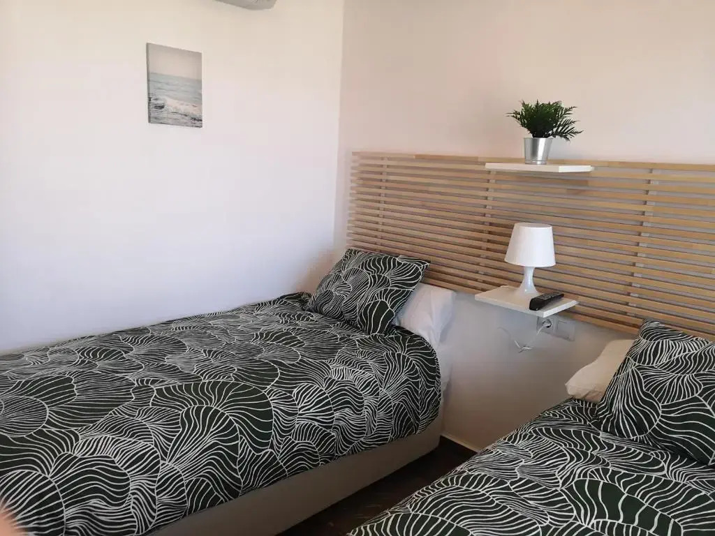 APARTAMENTO 1ª LINEA PLAYA GARAJE PISCINAS TERRAZA