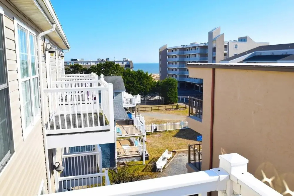 Bella Mar C 4 Bedroom Townhouse by RedAwning