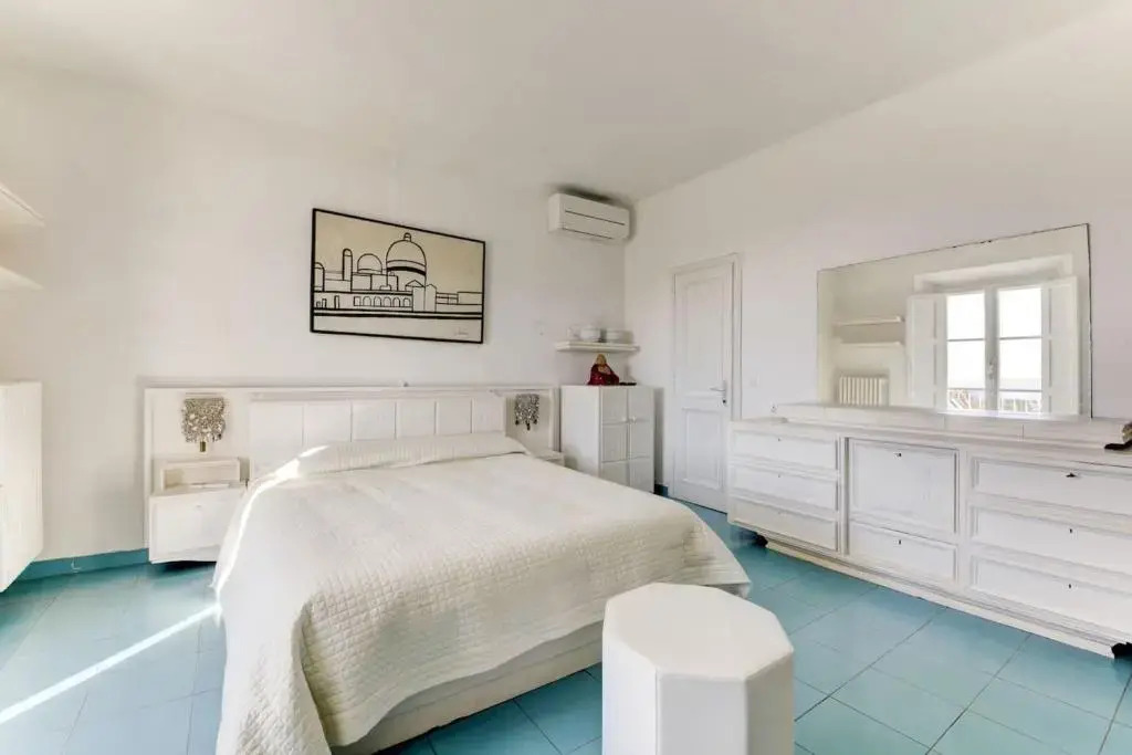 Apartment with 3 bedrooms in Forte dei Marmi with wonderful sea view furnished balcony and WiFi 100 m from the beach