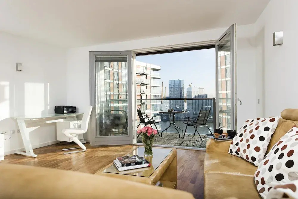 Modern 2BR Flat with Thames River View