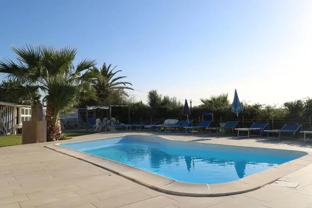 Carlo Apartments