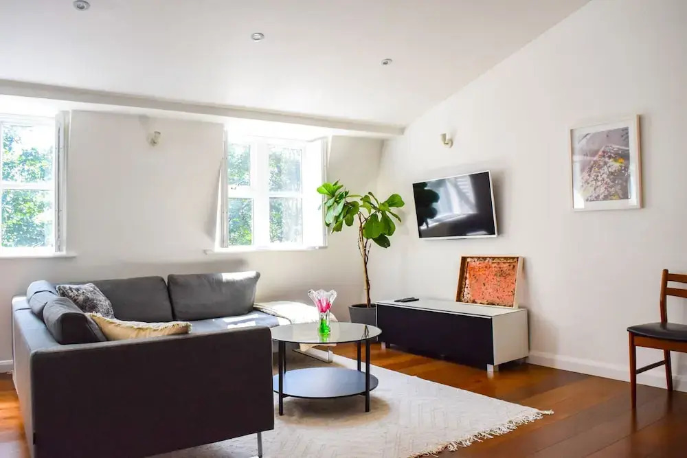 Well-Appointed 2 Bedroom East London Flat