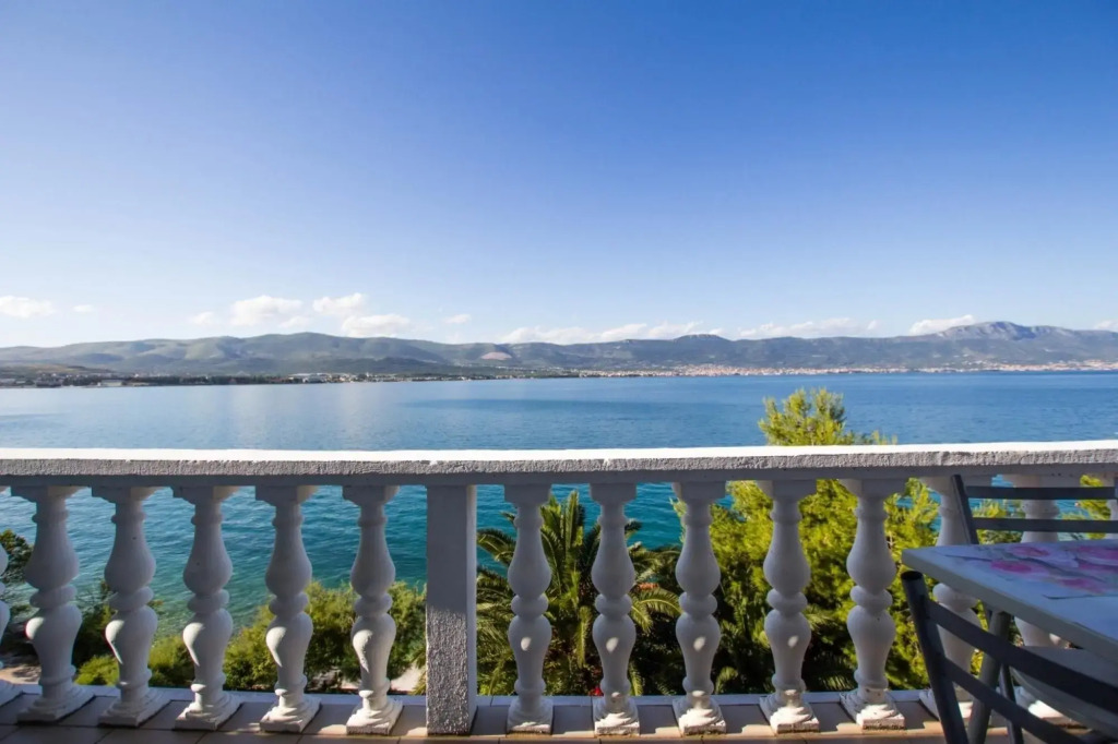 David - 20m From the Beach With Parking - A4