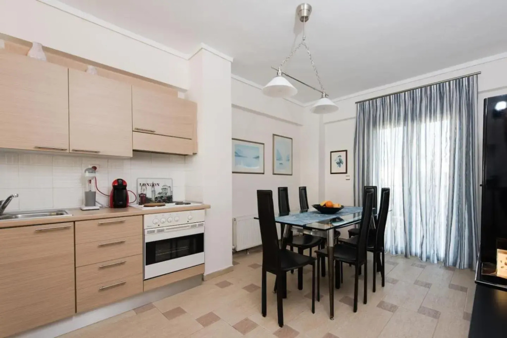 Apartment with marina view