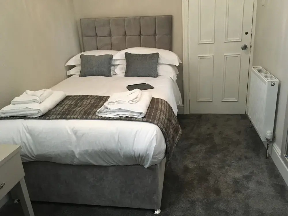 Maypole Inn
