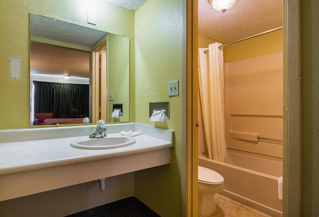 Relax Inn by OYO Columbus OH I 70
