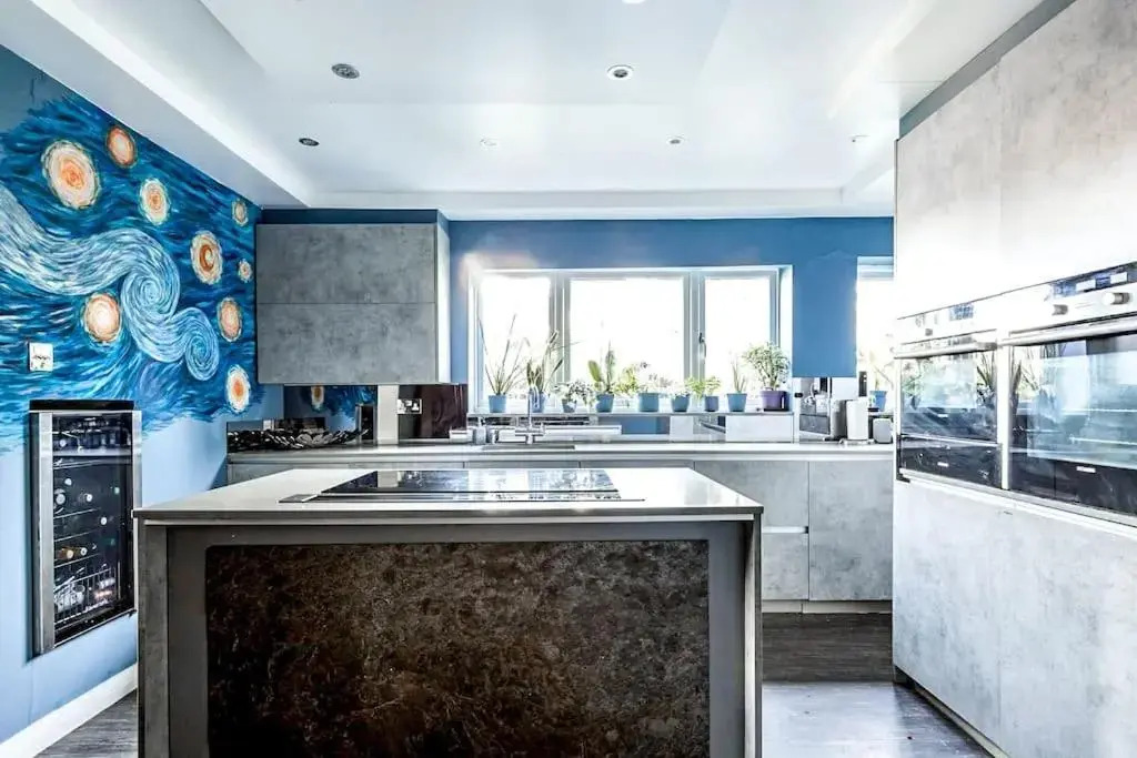 Gatsby Villa London with Garden & Hot Tub