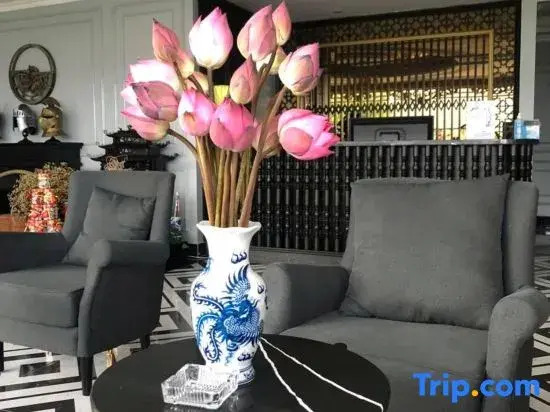 Royal Hotel 2 Mong Cai