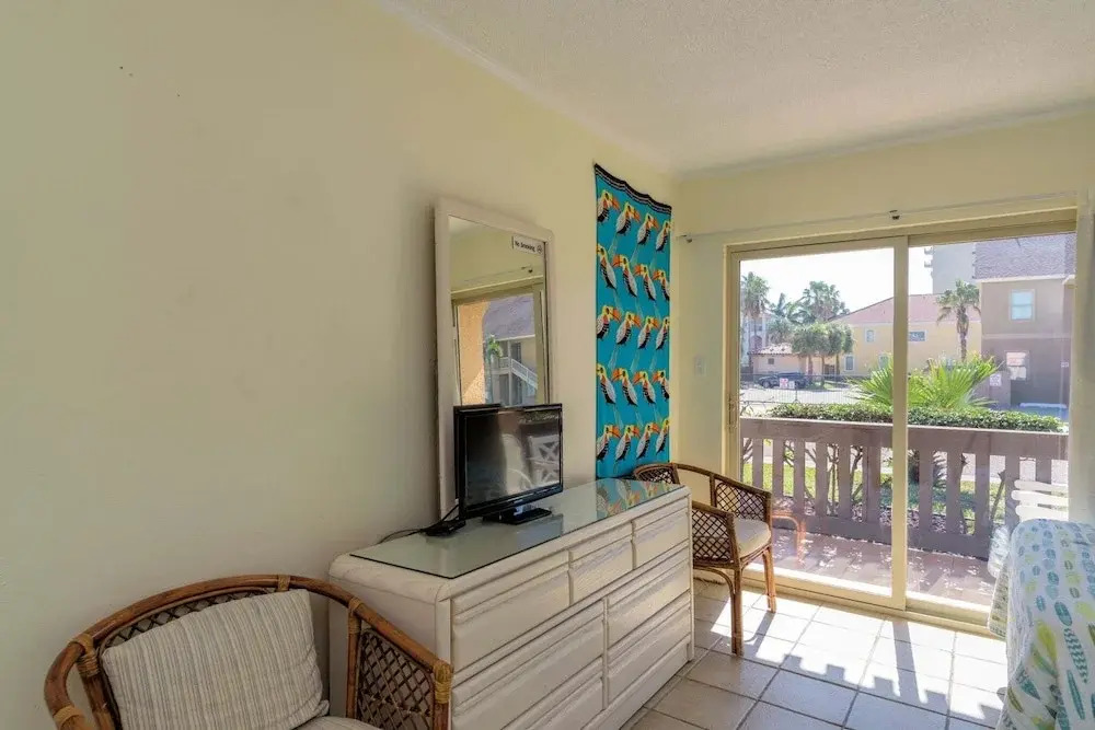 Tiki 148 - Spacious 2br Beach Condo W/ Pools 2 Bedroom Condo