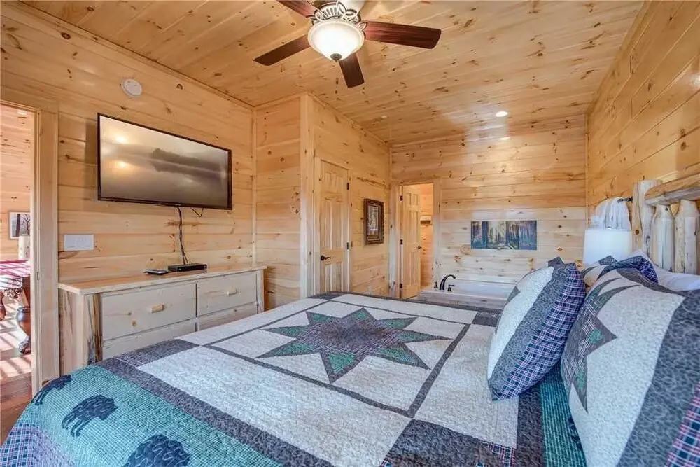 Damrons Dream 5 Bedroom Mountain View Home with Hot Tub