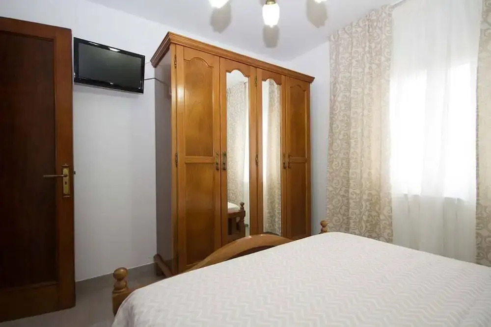 House - 3 Bedrooms with WiFi - 107748