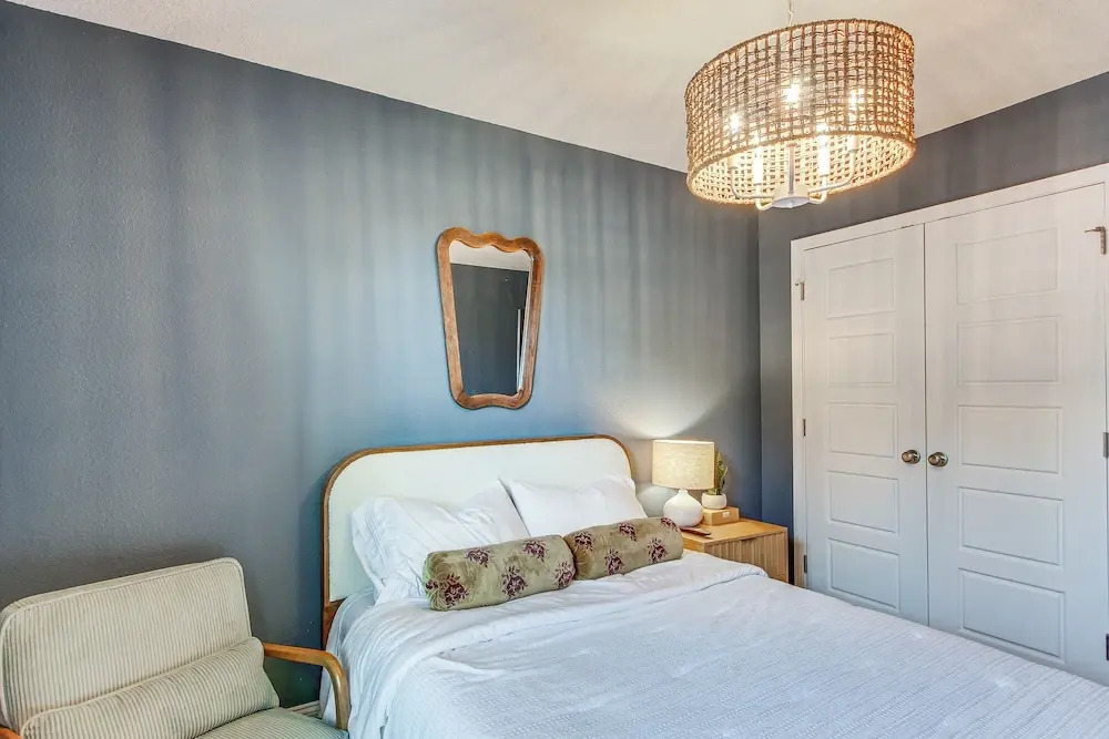 Walk to Biloxi Beach Fun! Chic & Updated Townhome