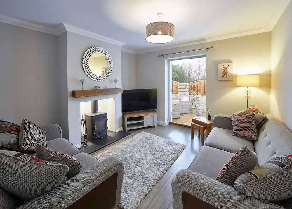 Host Stay Lowcross Cottage