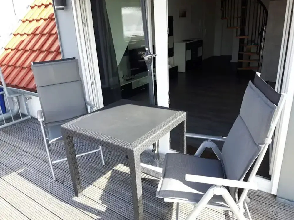 Claudia Modern Retreat