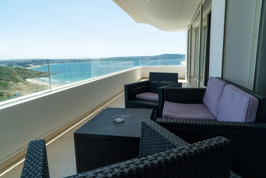 Intimate Apartment with a beautiful view
