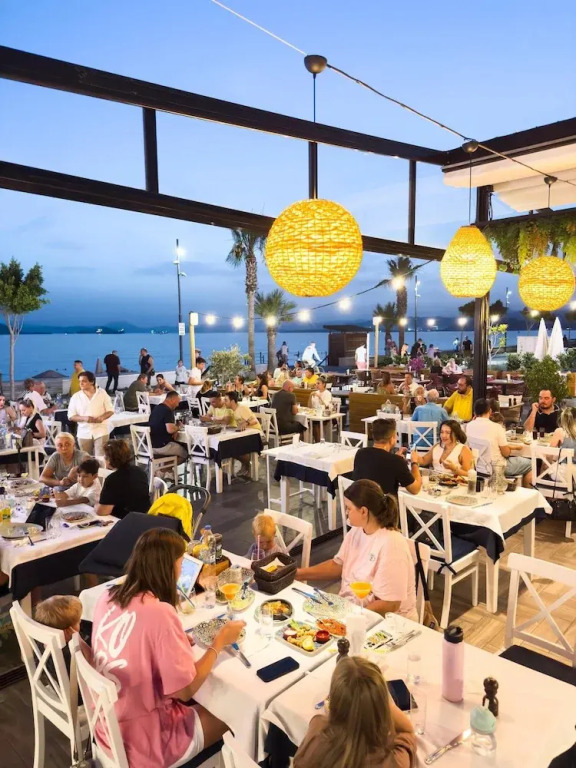 Uras Beach Hotel