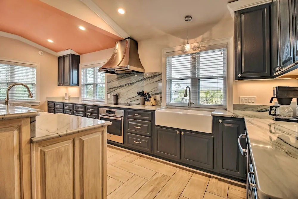 Tybee Island Home w/ Rooftop & Ocean Views!