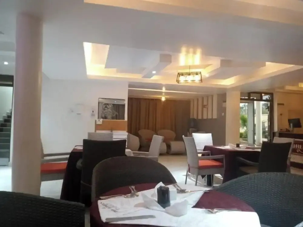 DHE Jomels Hotel
