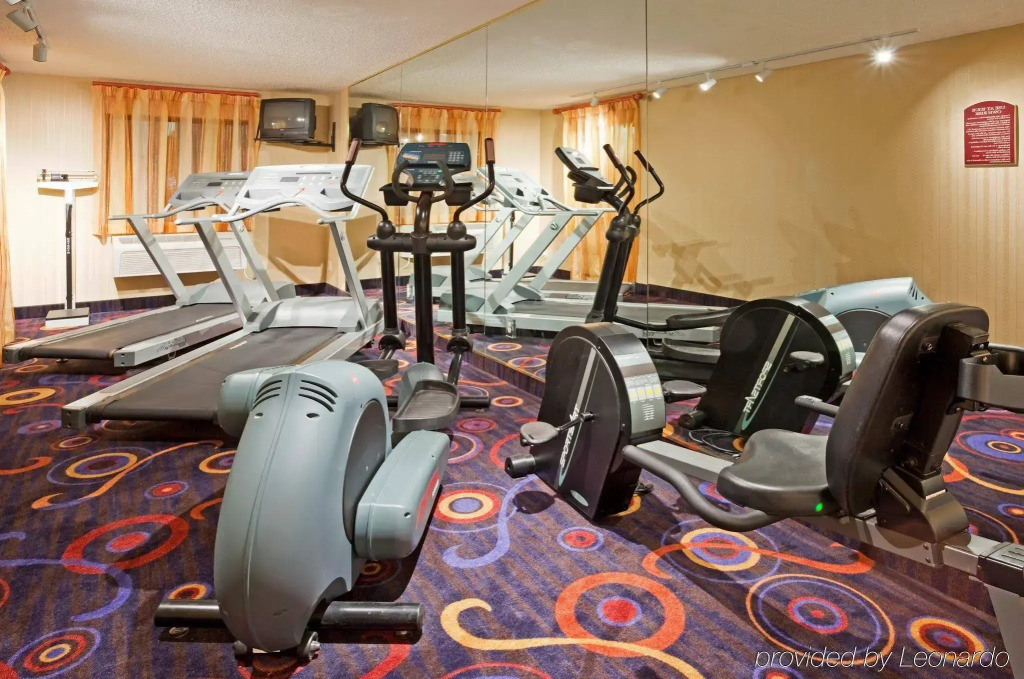 Holiday Inn Express & Suites Minneapolis - West End by IHG