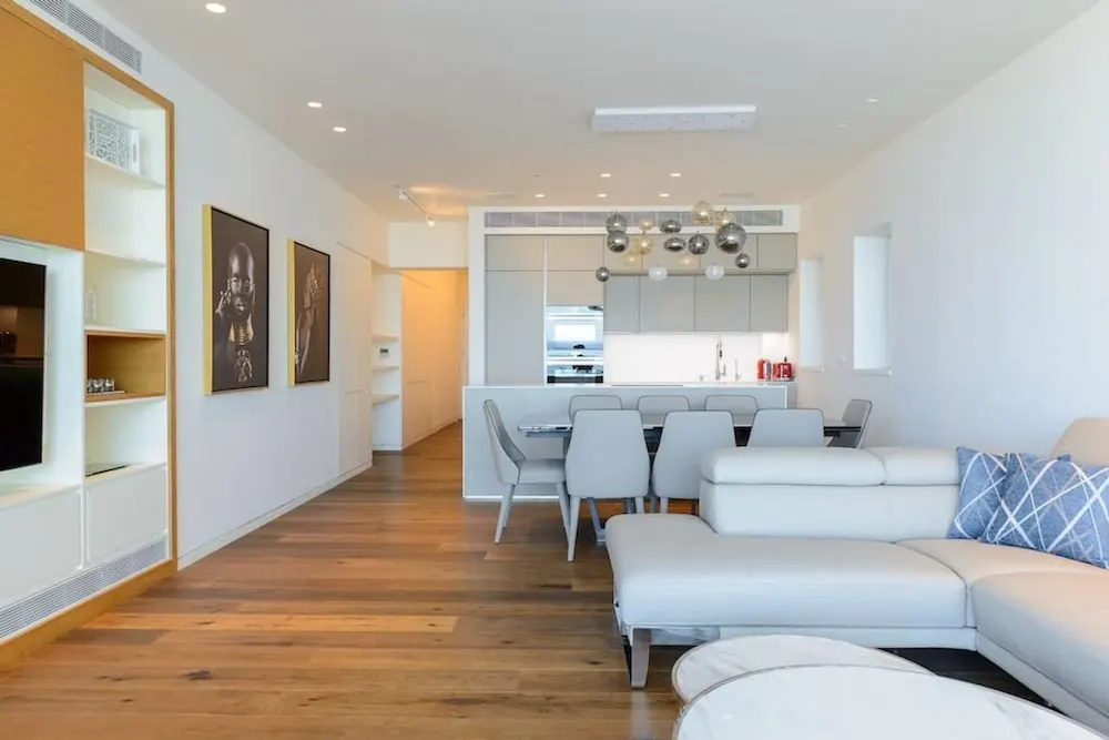 Luxury 2BR on the water by HolyGuest