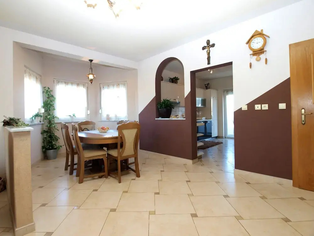 Apartment 1800