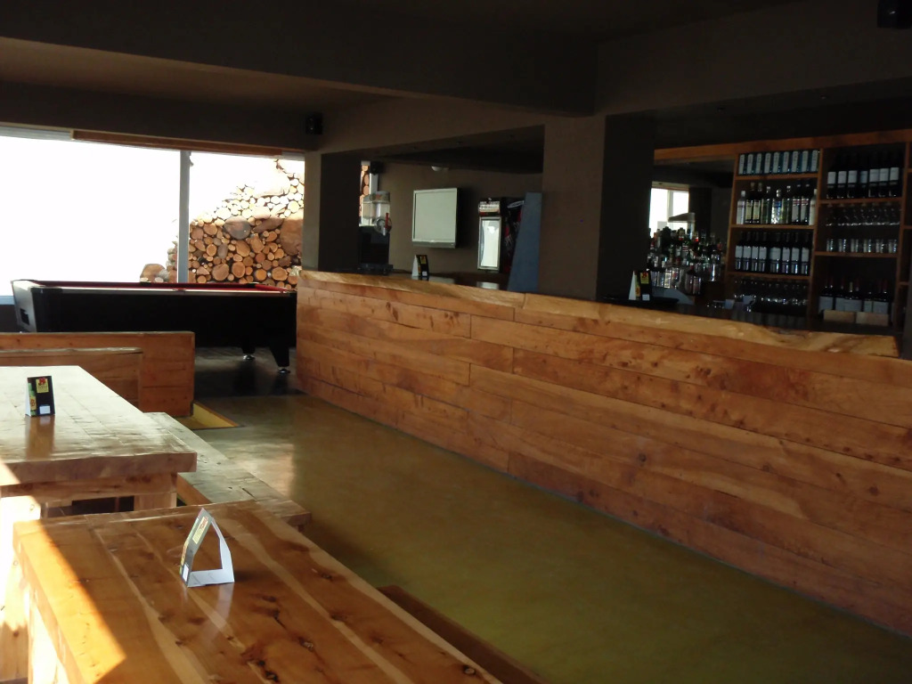 Moving Hostel Travel Bar