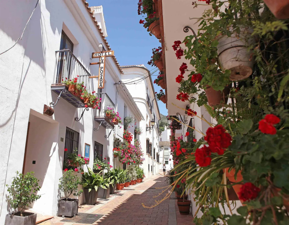 I AM La Posada Hotel and Apartment