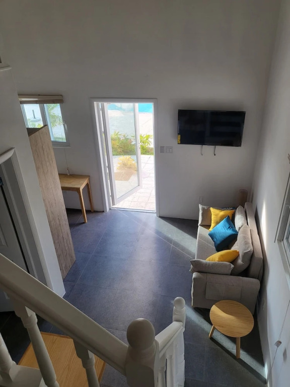 Crawlbay Suites Hotel