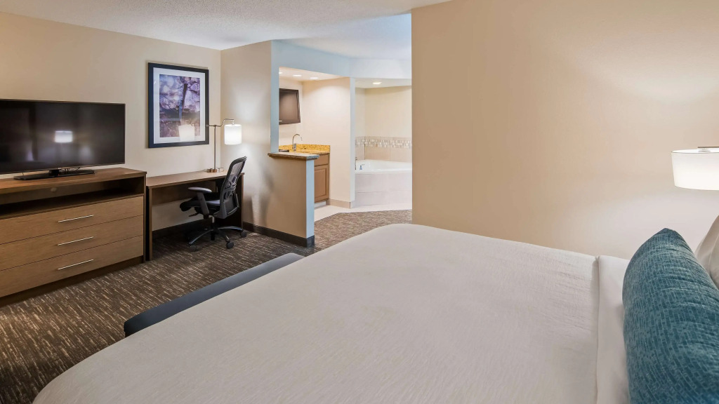 Best Western Plus Hudson I-94