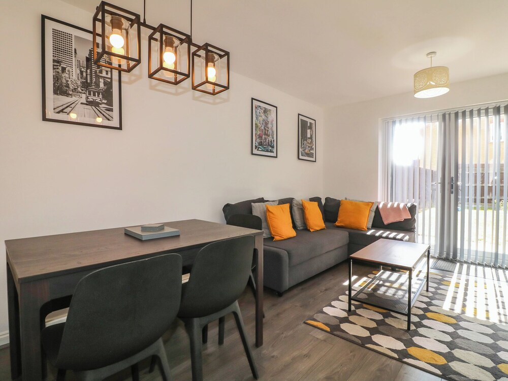 32 Moorland House