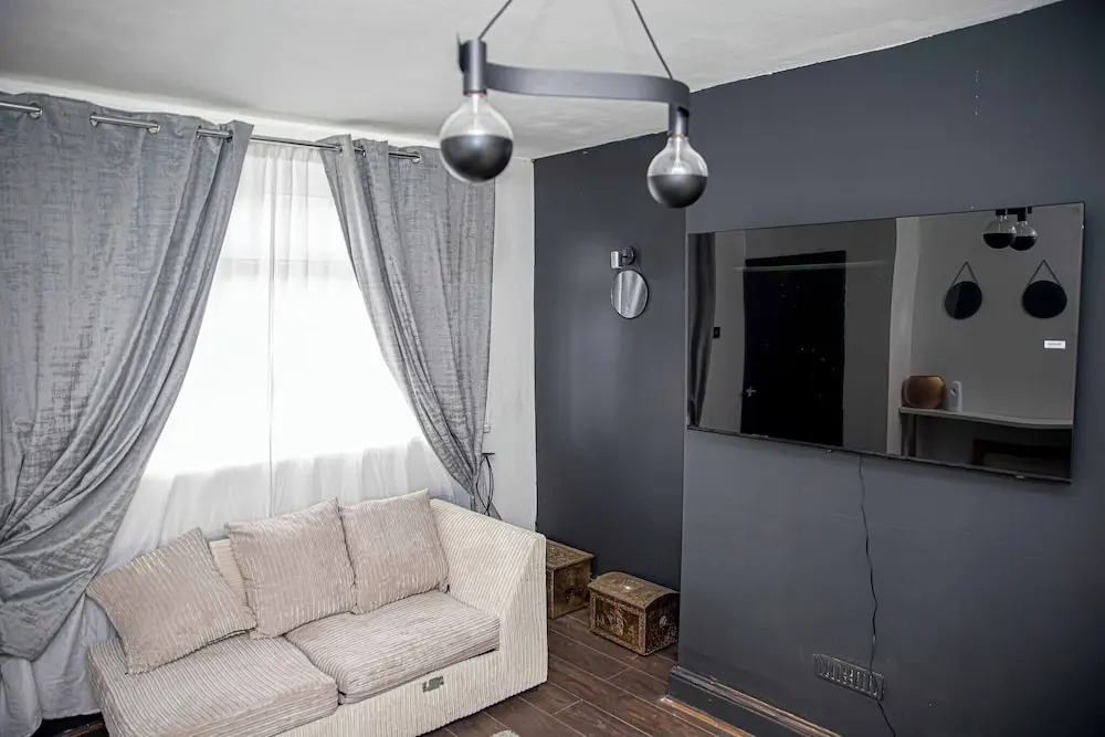 Home in Manchester Near Etihad Stadium - Parking