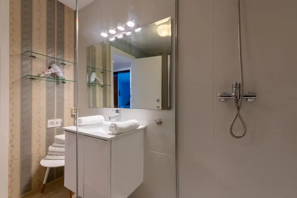 Alicante Skylights Apartments