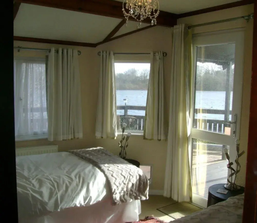 Lake Birds Lodge