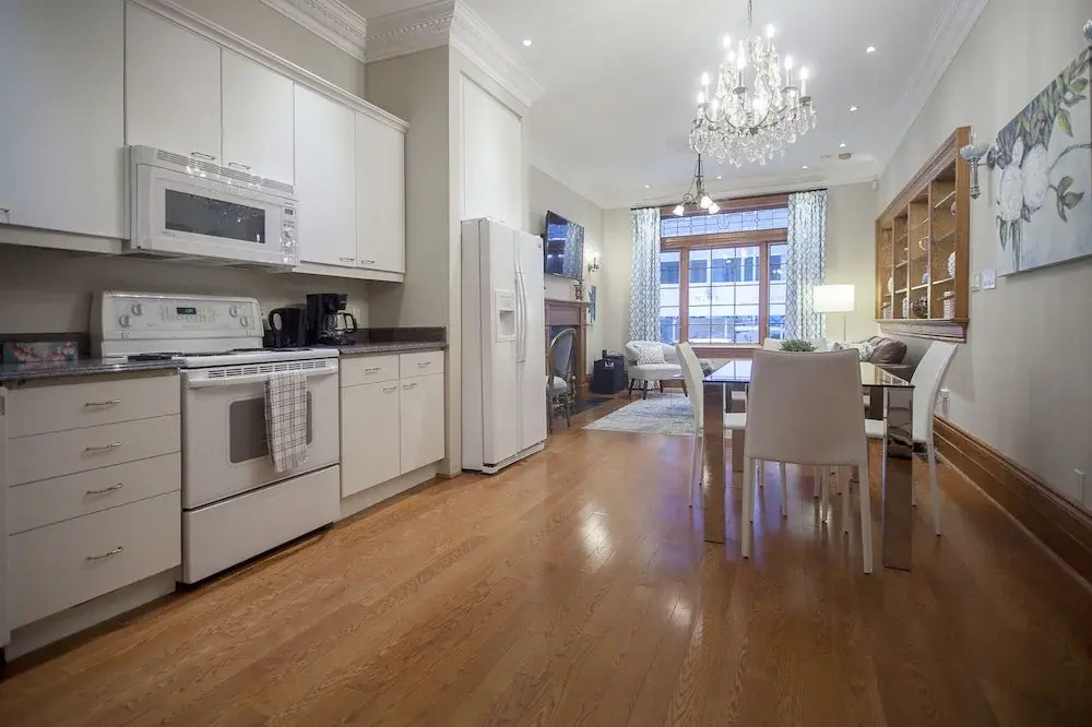 Spacious 1BR - King Bed and Terrace